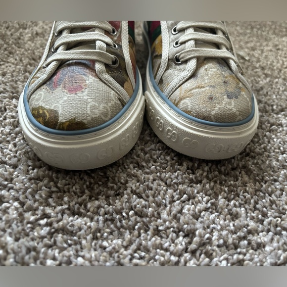 Women’s Gucci Sneakers - Picture 2 of 9